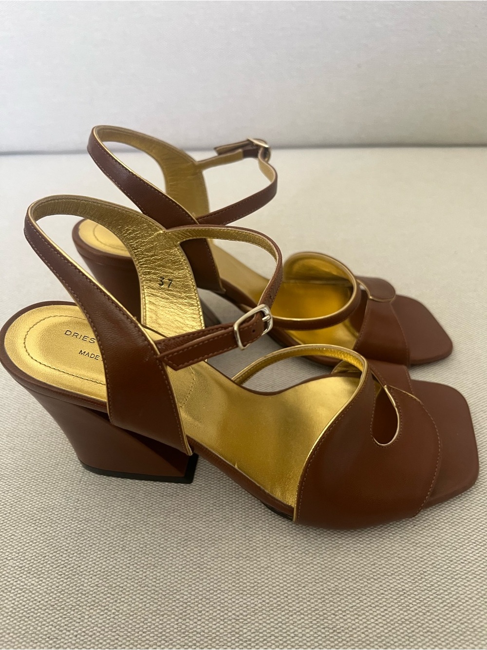 Dries Van Noten Brown Leather Block Heel Sandal, made in Italy Size37